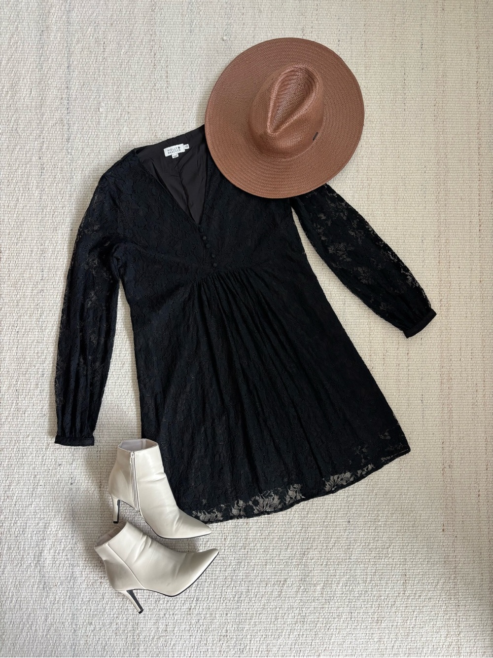 | Molly Bracken | Black Lace V-Neck Long-Sleeve Dress size XS